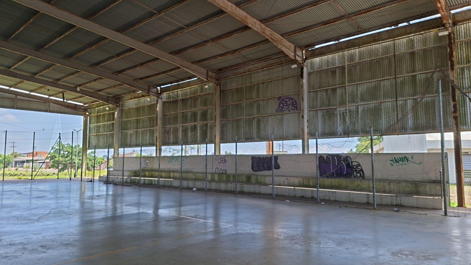 Estrutura metálica oxidada