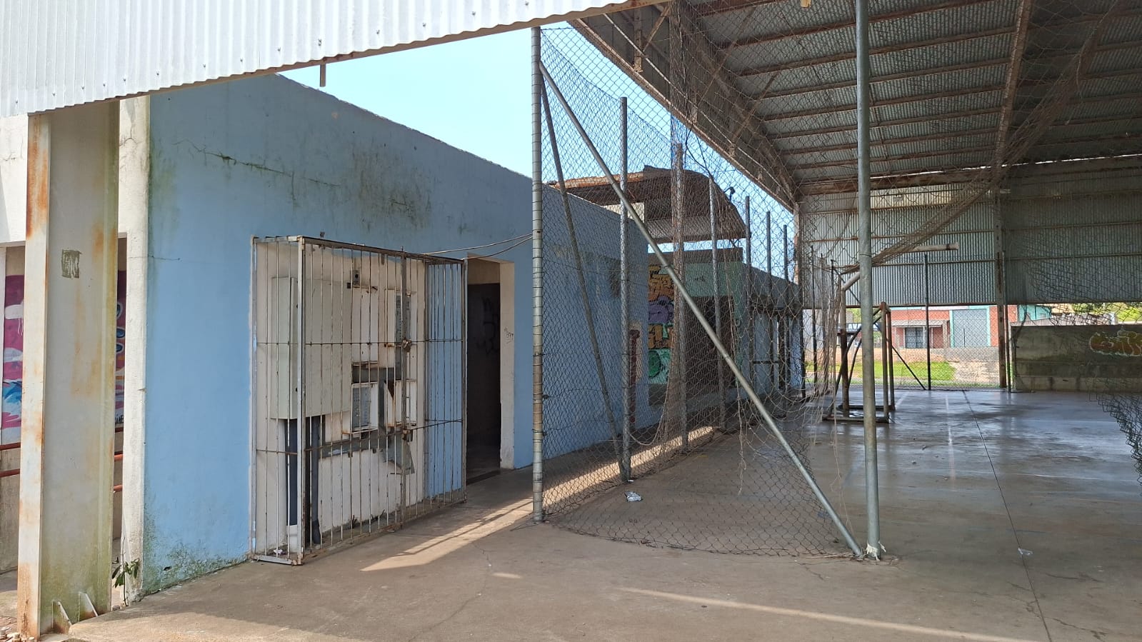 Detalhe do piso danificado